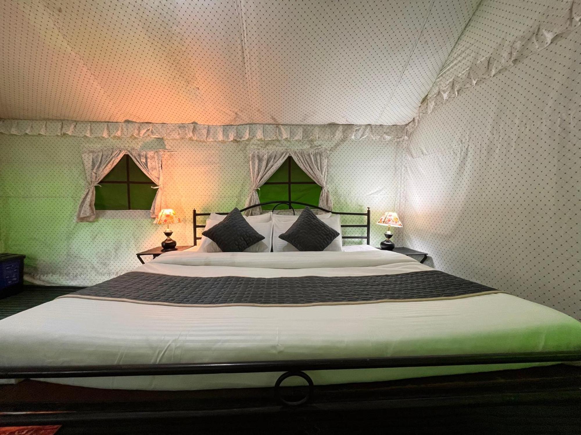 Himalayan Riverside Swiss Cottage Tents, Manali Kültér fotó